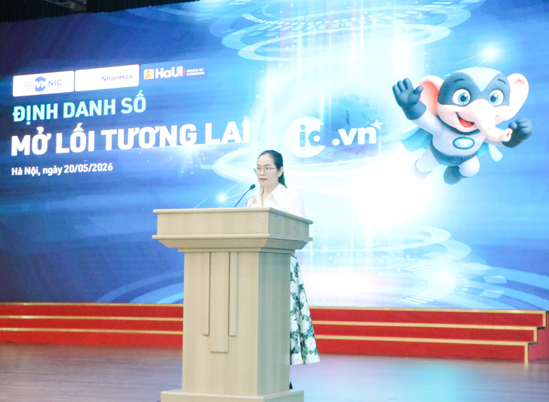 PGS. TS. Nguyễn Thị Hồng Nga - Hiệu trưởng trường Kinh tế - Đại học Công nghiệp Hà Nội phát biểu khai mạc