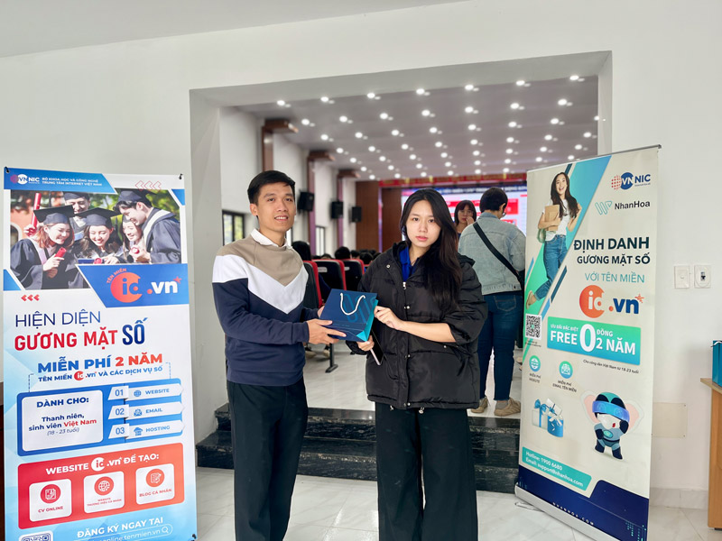 Nhân Hòa cùng VNNIC hỗ trợ hiện diện trực tuyến tại Đại học Hải Phòng