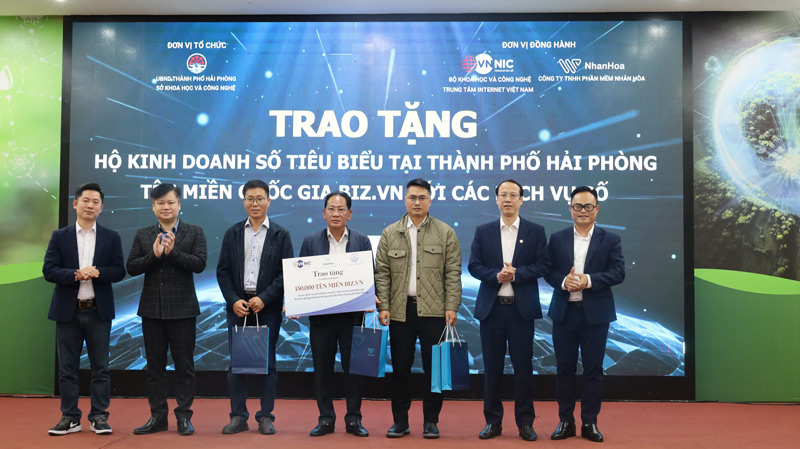 Nhân Hòa trao tặng 150.000 tên miền biz.vn cho các hộ kinh doanh tiêu biểu thành phố Hải Phòng