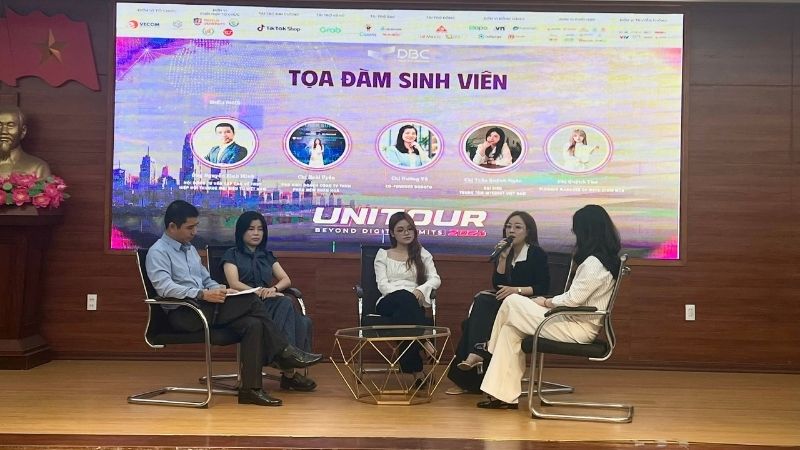 nhan hoa unitour