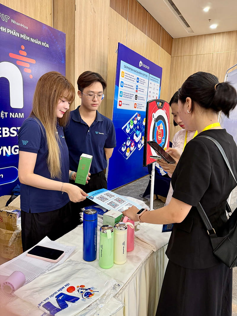 Đồng hành và hỗ trợ doanh nghiệp hiện diện số bền vững