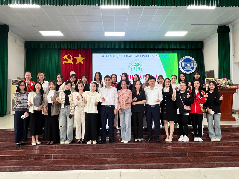 Nhân Hòa & VNNIC lan tỏa hiện diện trực tuyến tên miền .VN, ID.VN tại Thái Nguyên