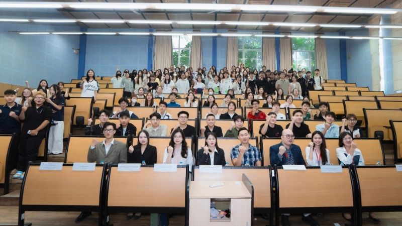 Unitour Đại học Thăng Long cùng Nhân Hòa